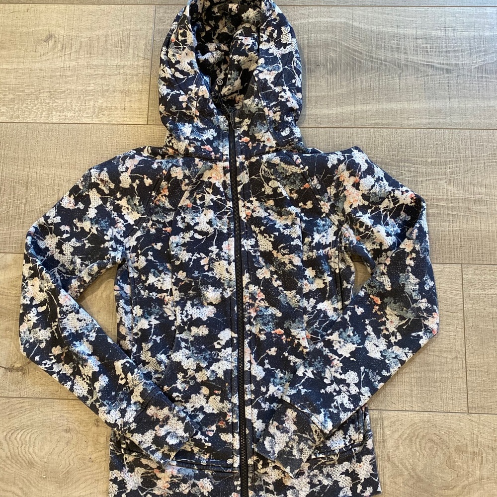 Lululemon scuba hoodie 6 Navy floral print